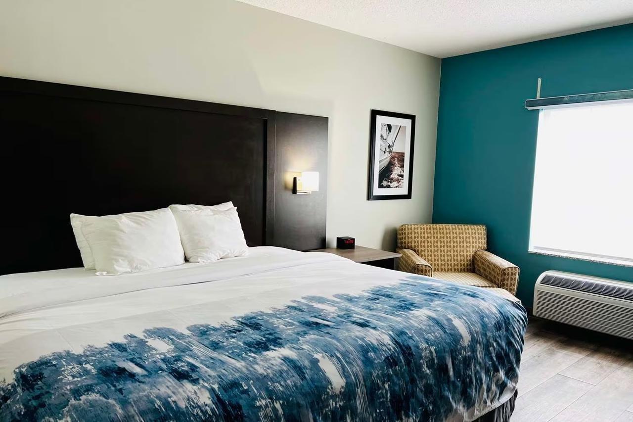 Blue Water & Bw Signature Collection Hotel Sneads Ferry