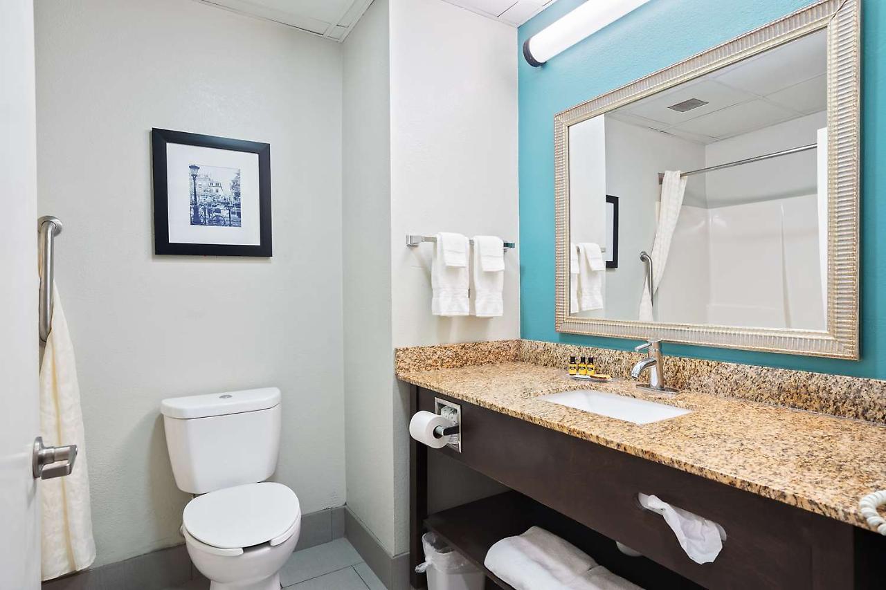 Hotel Blue Water & Bw Signature Collection Sneads Ferry